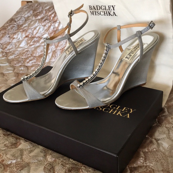 Badgley Mischka Deidra Silmet Fancy Wedge Heels - Picture 5 of 8